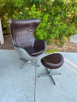 Aviator egg chair and matching ottoman ( can deliver for $10 )