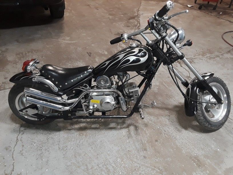 Photo Mini Chopper 125cc 4 SpeedClutch. Runs And Rides. New Battery, Plugs, Oil And Carburetor