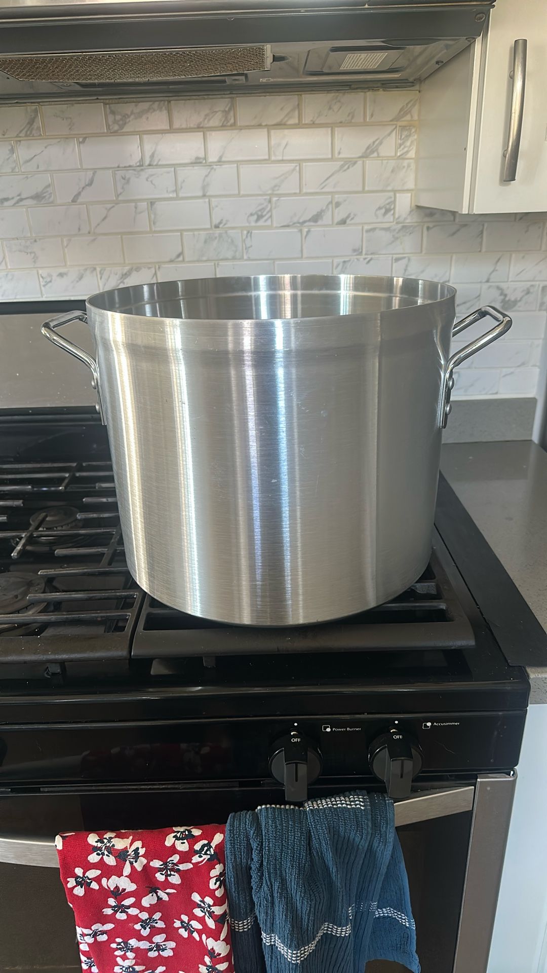 32 Qt Stock Pot - Used Once 