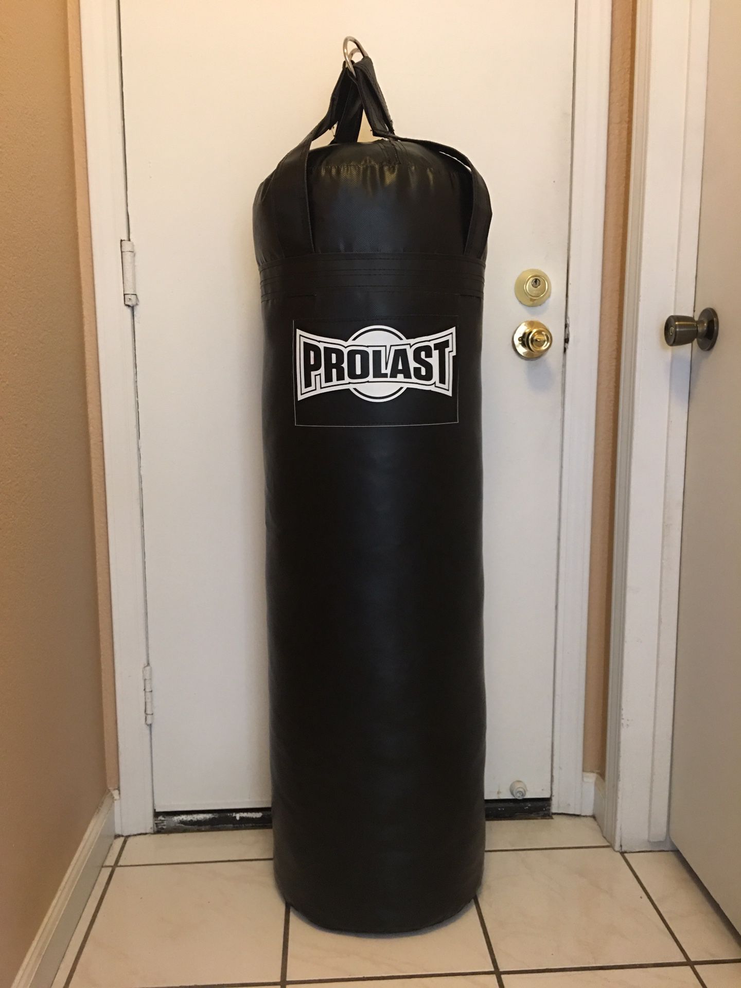 PUNCHING BAG BRAND NEW 100 POUNDS FILLED LUXURY MADE USA 🇺🇸 