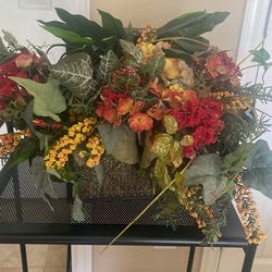 BEAUTIFUL FLOWER ARRANGEMENT NEW LOW PRICE $25.
