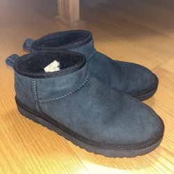 Black Uggs