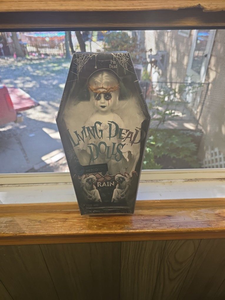 Mezco Living Dead Doll Rain Regular