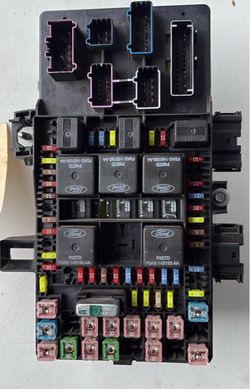 F-150 Fuse Box 4L3T-14A067-AH