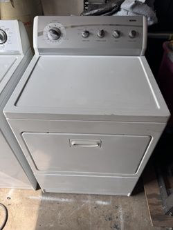 Kenmore electric clothes dryer in excellent working condition. Delivery available!
