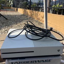 XBOX ONE S + GAMES