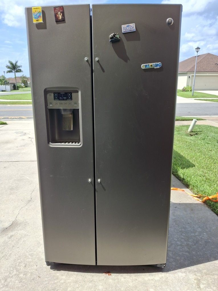 (It's Available In Sanford) GE Refrigerator/Freezer No Handles