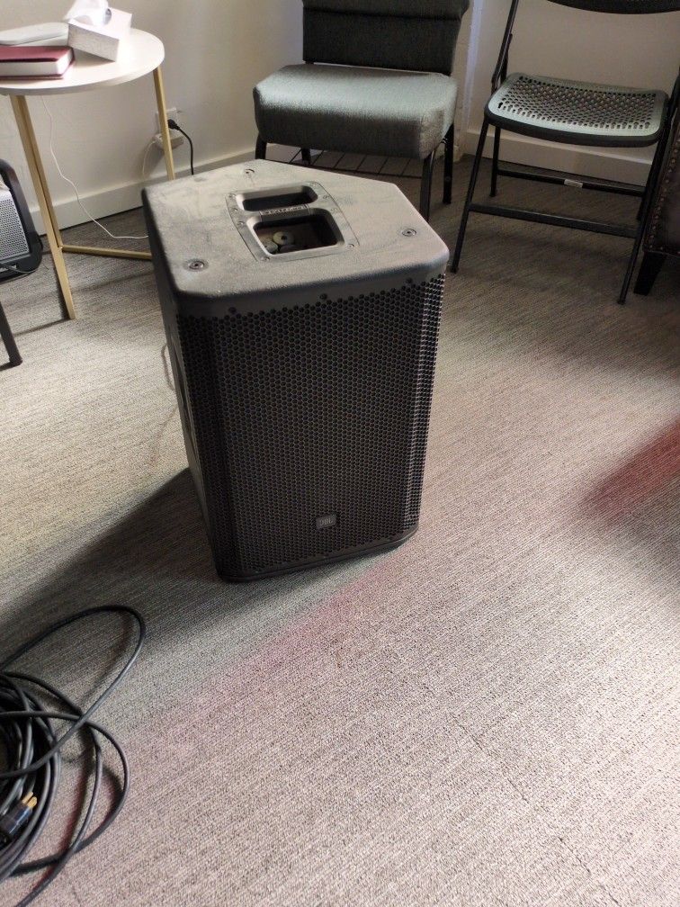 JBL Powered loudspeaker