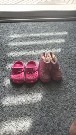 Moon boot / crocs size 4 girls FREE