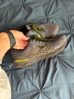 Men’s brooks size 10.5