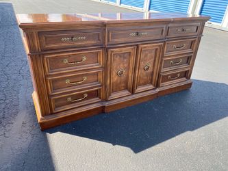 Broyhill 12 drawer dresser 72” w