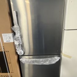 Refrigerator Hisense 31”.1 New 