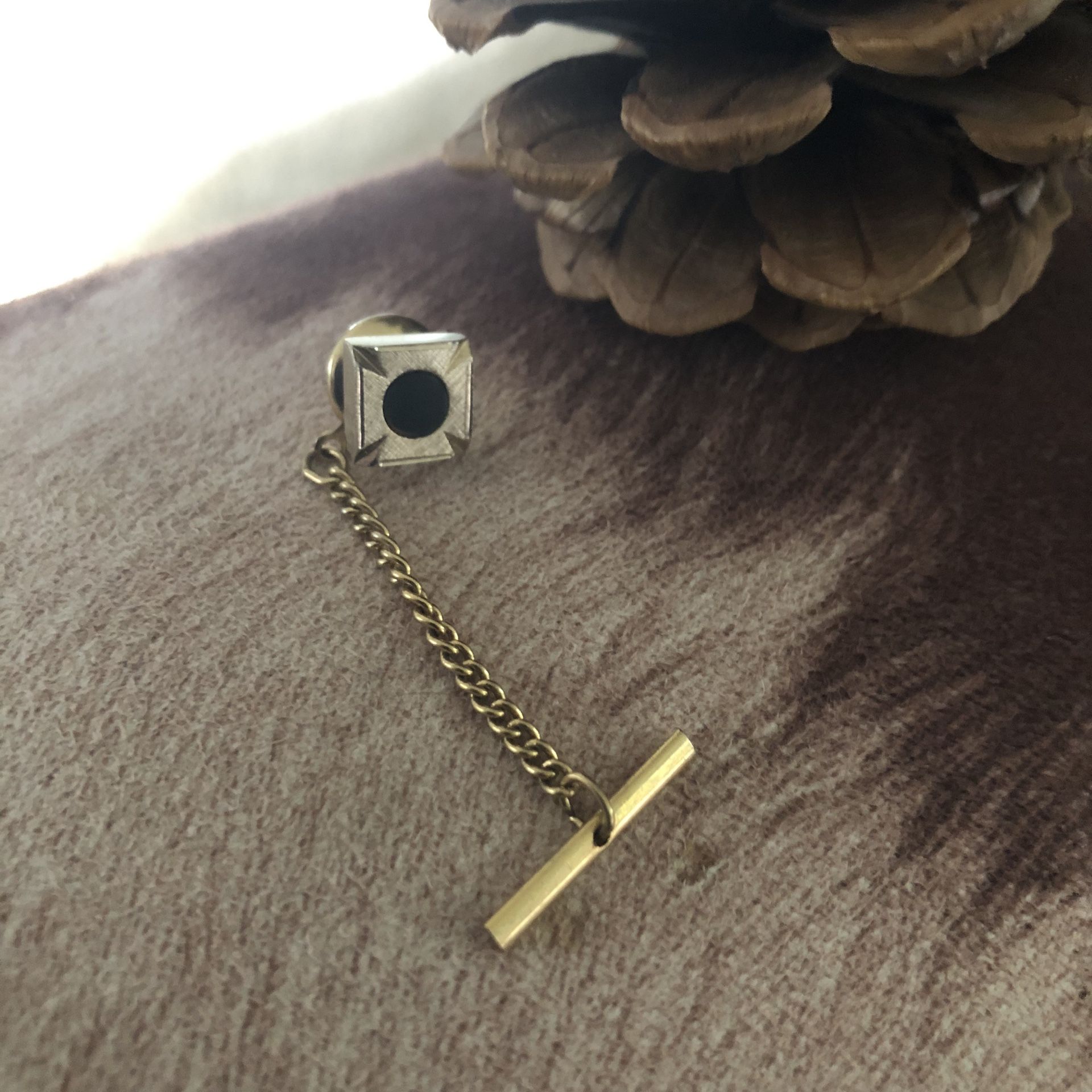 Vintage men’s gold plated black onyx tie tack tie pin with chain