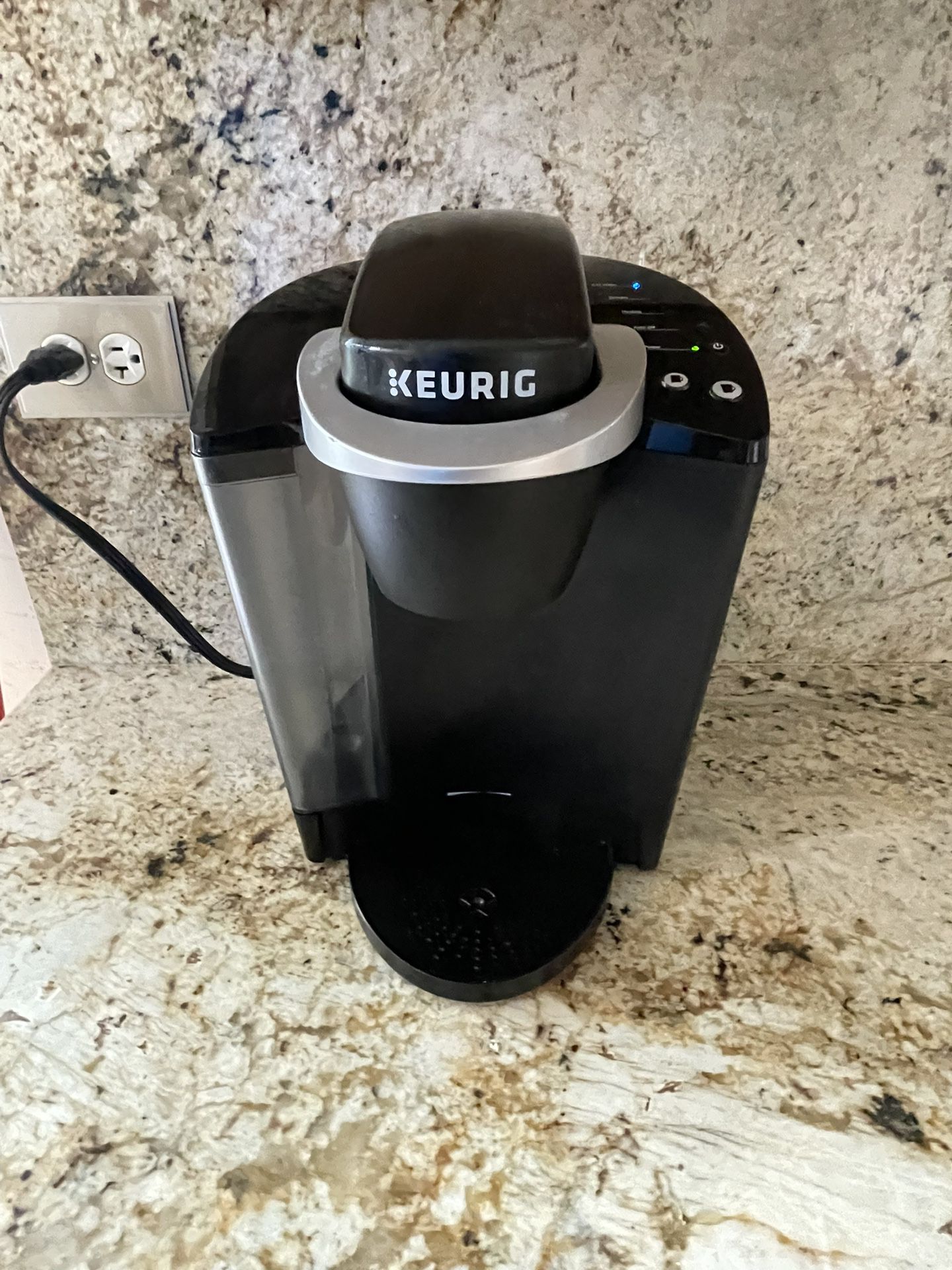Keurig K40 Classic Single Serve K-Cup Pod Coffee Maker - Black 
