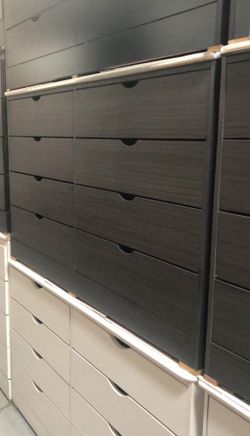 Eight drawers dresser