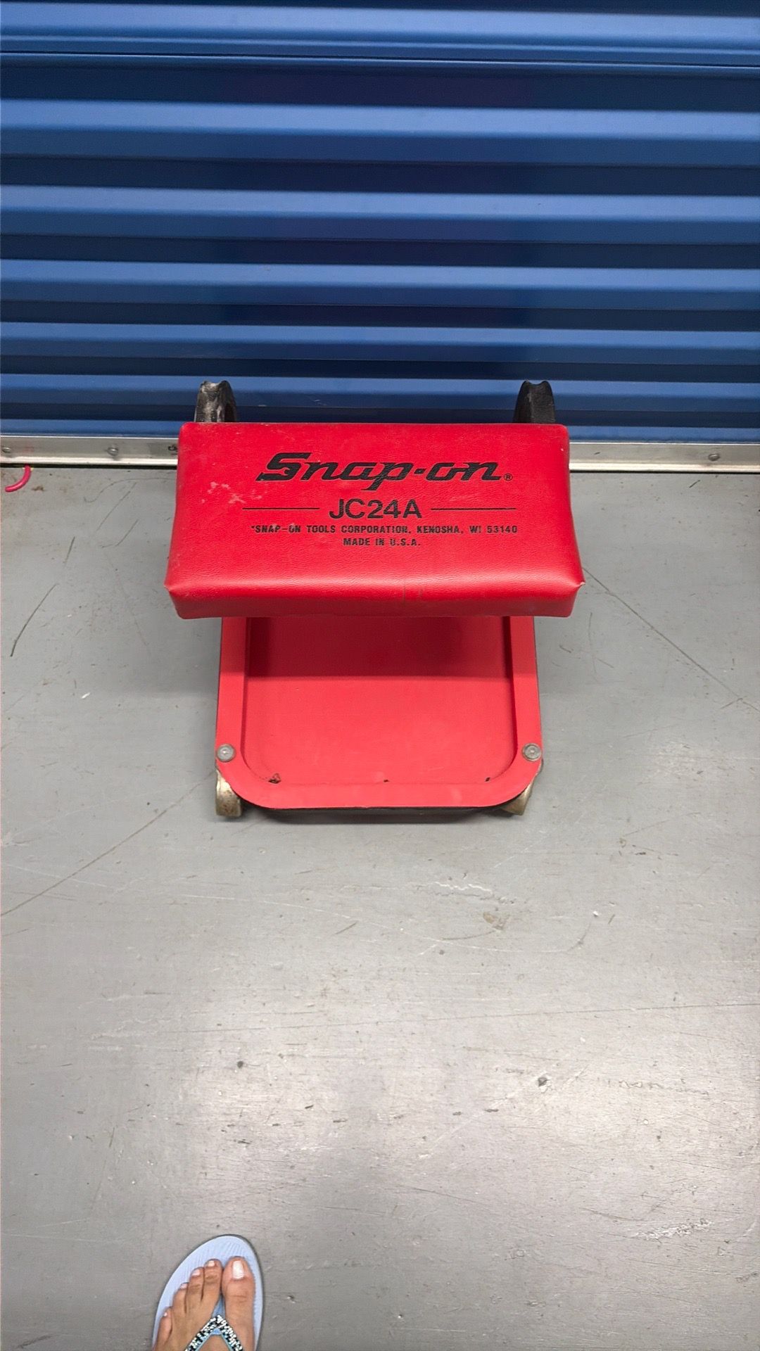 A mechanic store with rollers in very good condition practically