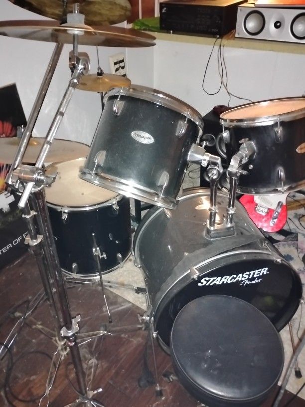 Starcaster Drum Kit