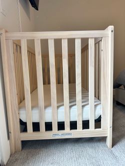 Carter’s by DaVinci 4-in-1 Crib + Graco Mattress