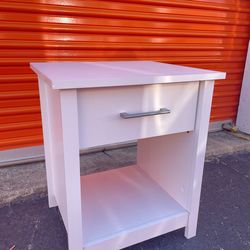 Withe Nightstand with a Drawer (one )
