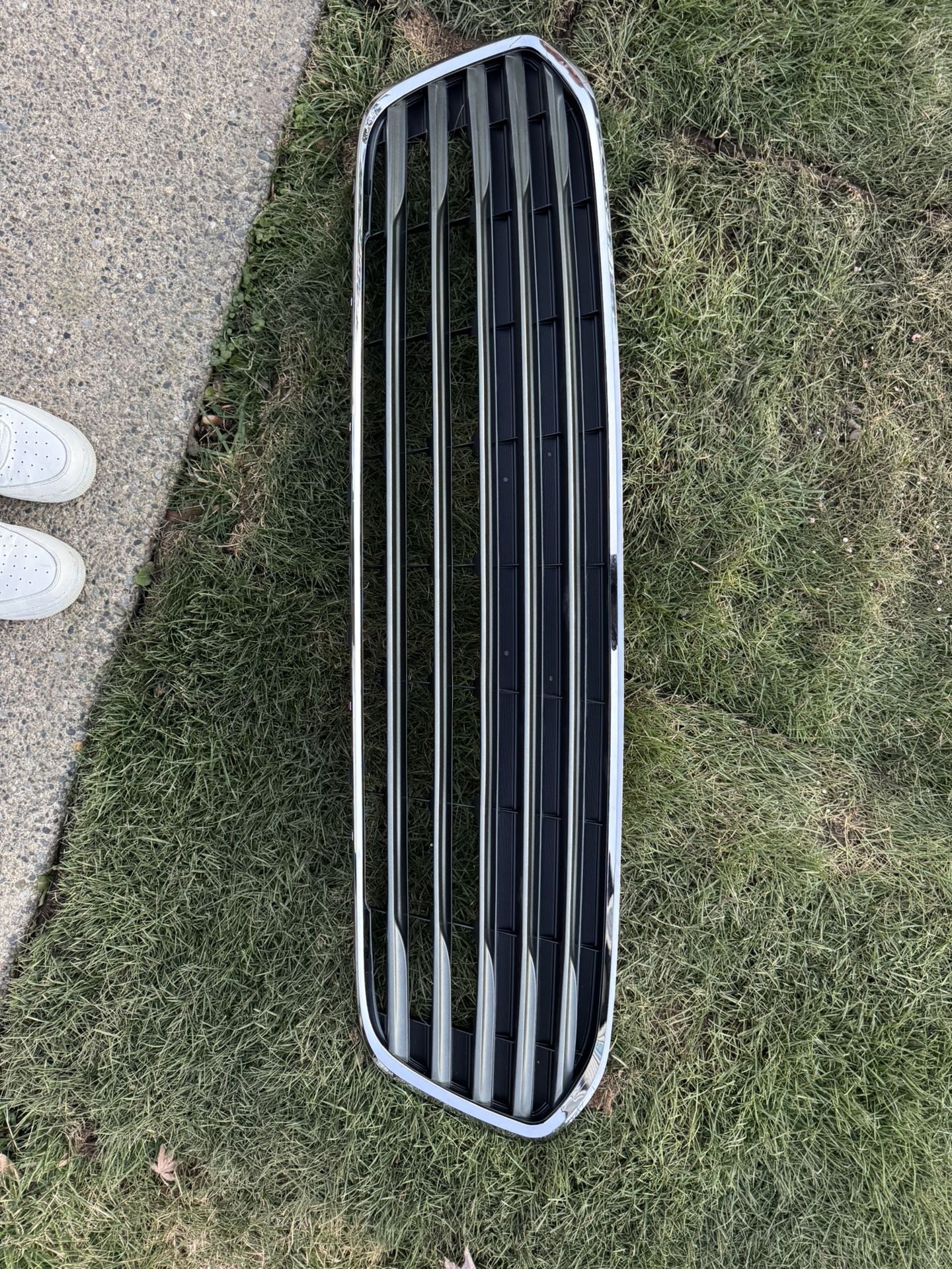 Toyota Avalon Grill