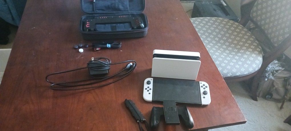 Nintendo Switch Oled With Satisfy Grip And Case