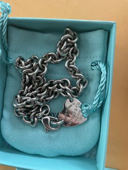 authentic Tiffany necklace, excellent condition