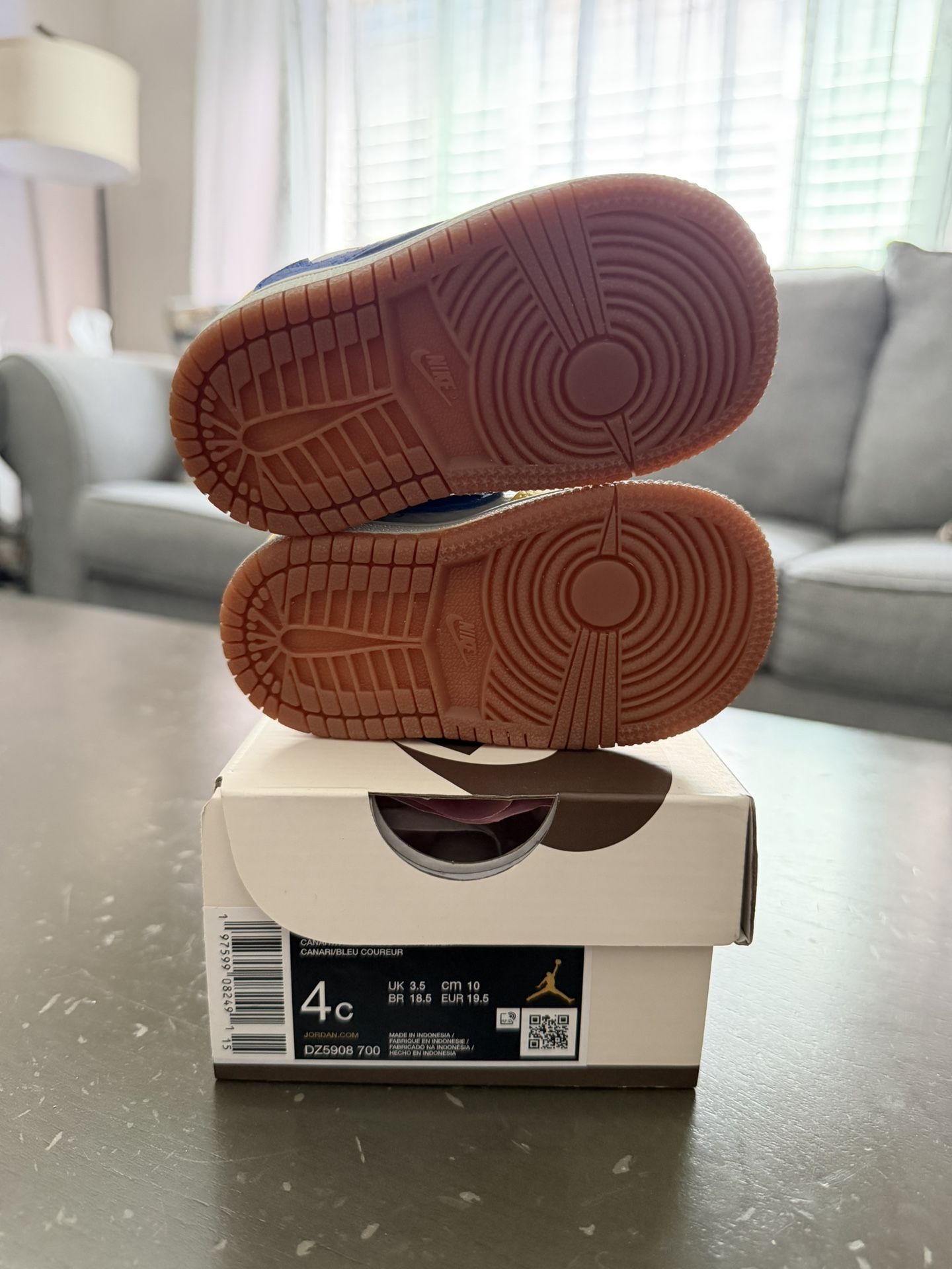 Air Jordan 1 Low Travis Scott Canary