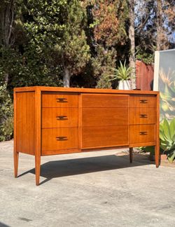 Mid Century Modern Vintage 1960s Century 9 Drawer Lowboy Dresser