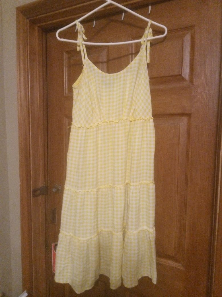 Yellow Sun Dresses Size Large