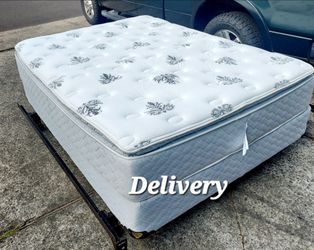 Queen Pillow Top Memory Foam Hybrid Mattress And Box Springs With Metal Frame Like New.