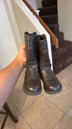 Micheal kors boots