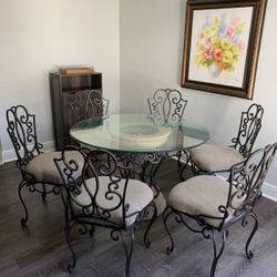 Dining Room Table And Chairs 