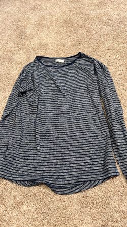 Light women’s long sleeve shirt size medium