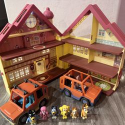 Bluey Lights and Sounds Playhouse, 2 Jeeps & 6 Figures
