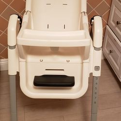 Graco high chair tablefit Removable Tray, Reclining Seat, Convertible, Adjustable Height, Wheels, Easy to Assemble And Put It Away.  Very Clean.