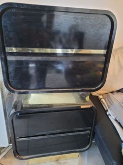 2 nightstands