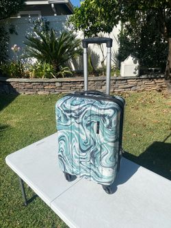 Like New iPick 21x 13x 9 Lt Wt Carry On Luggage