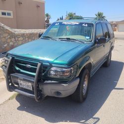 2000 Ford Explorer