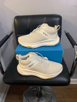 Hoka Transport Gore-Tex Size 9B Women’s $95