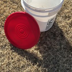 4 Gallon Bucket Whit Lid 
