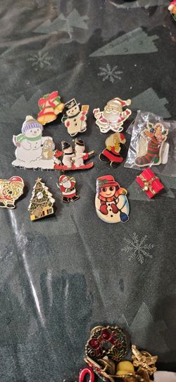 Chrismas Brooch Bando 