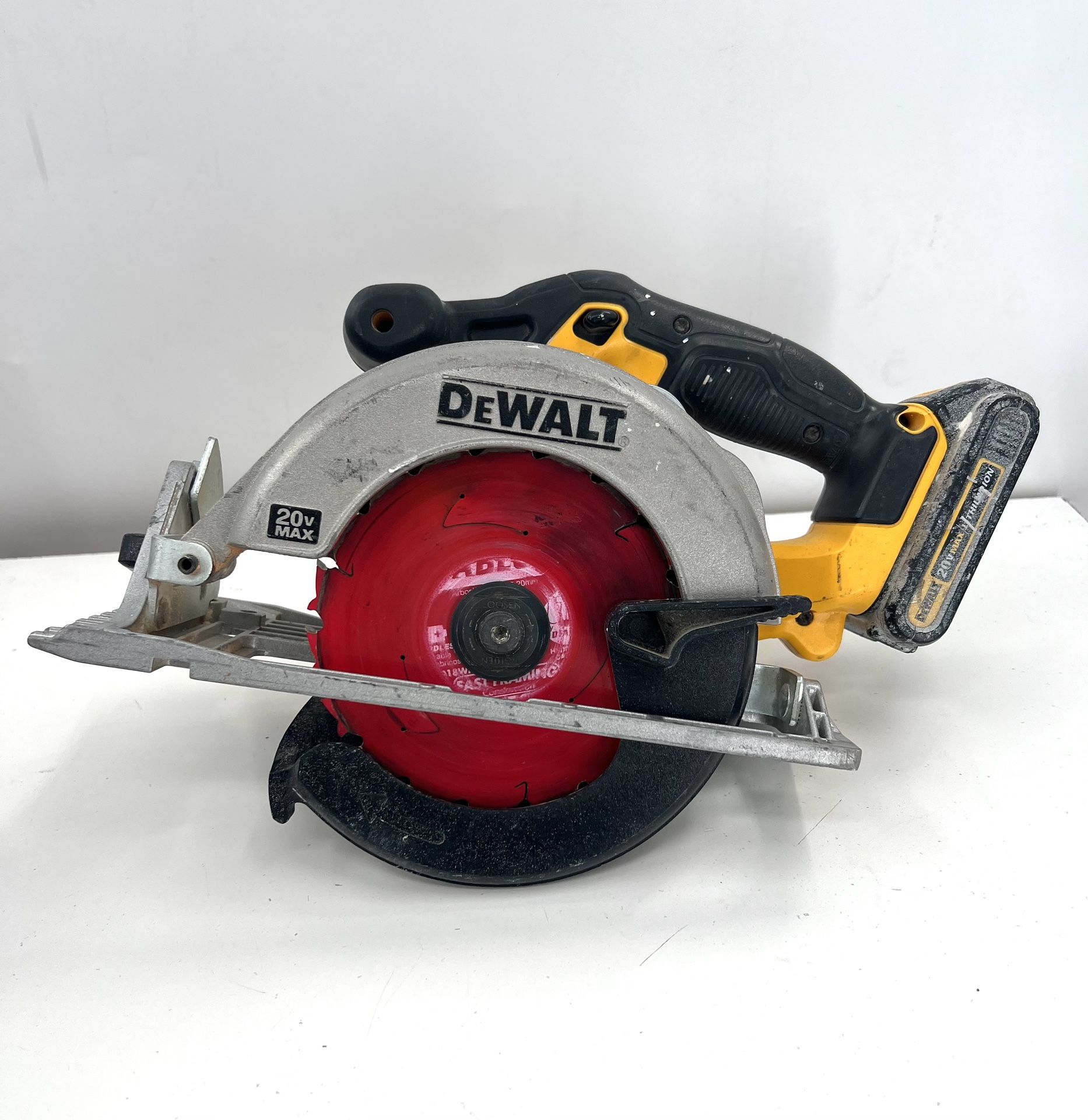 DeWalt Circular Saw DCS391 20V Cordless 6-1/2”