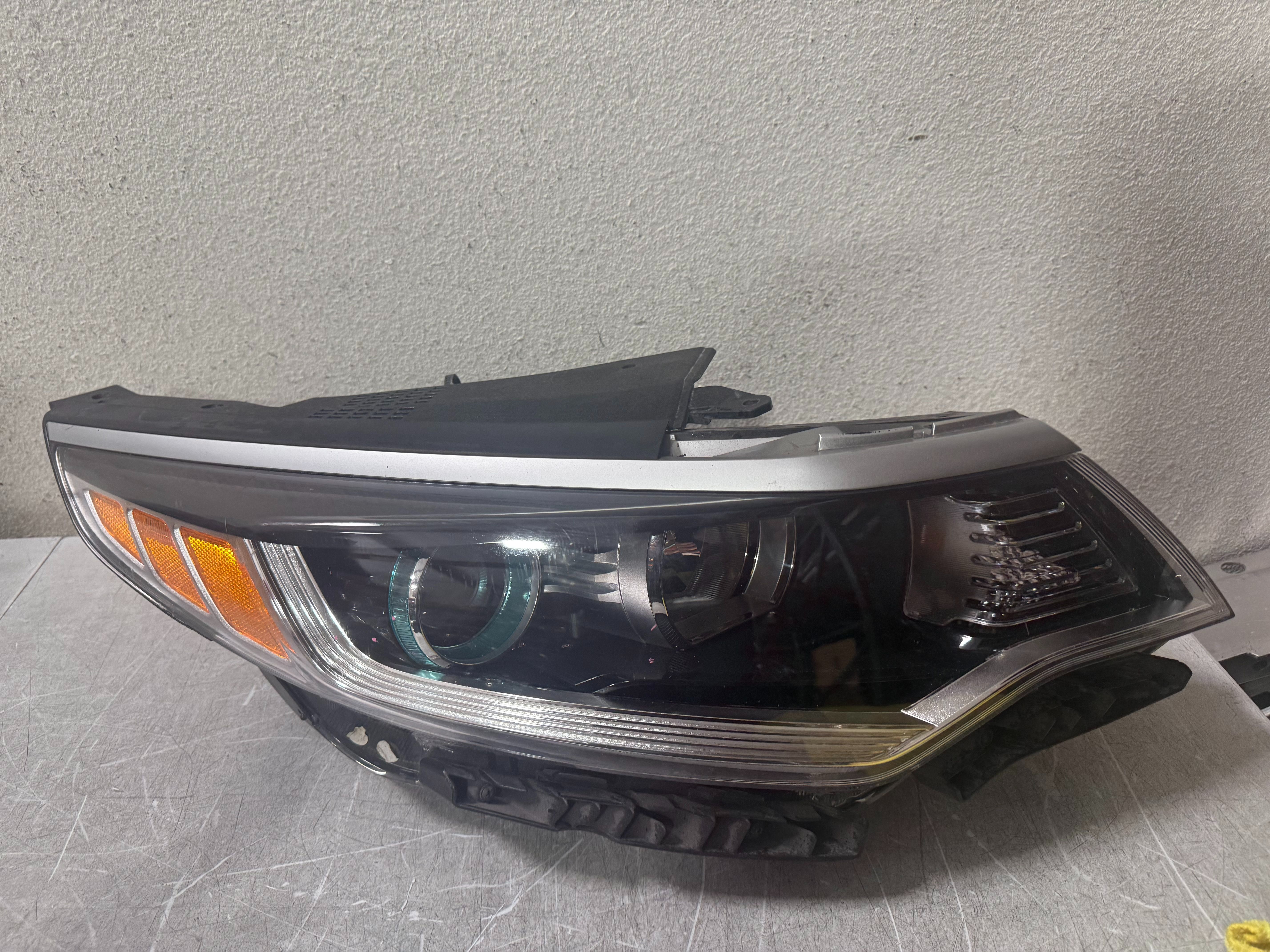 KIA OPTIMA RIGHT HEADLIGHT 2016