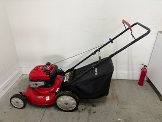 Troy-Bilt push mower with a Briggs & Stratton 6.75 HP engine! comes with bag and side chute