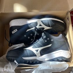 Mizuno Men's Ambition 2 All Surface Mid Turf Shoes size 11.5 