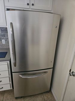 Refrigerator GE