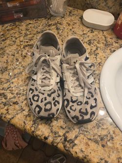 Adidas women 7.5