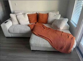 Lindyn Ivory 2 Piece Raf Sectional with Chaise