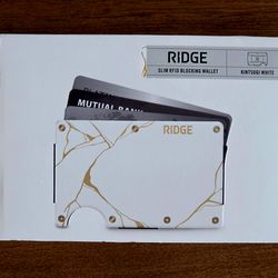 Ridge Metal Wallet - Kintsugi White w/ cash strap.