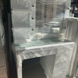 Vanity Set With Shelf 